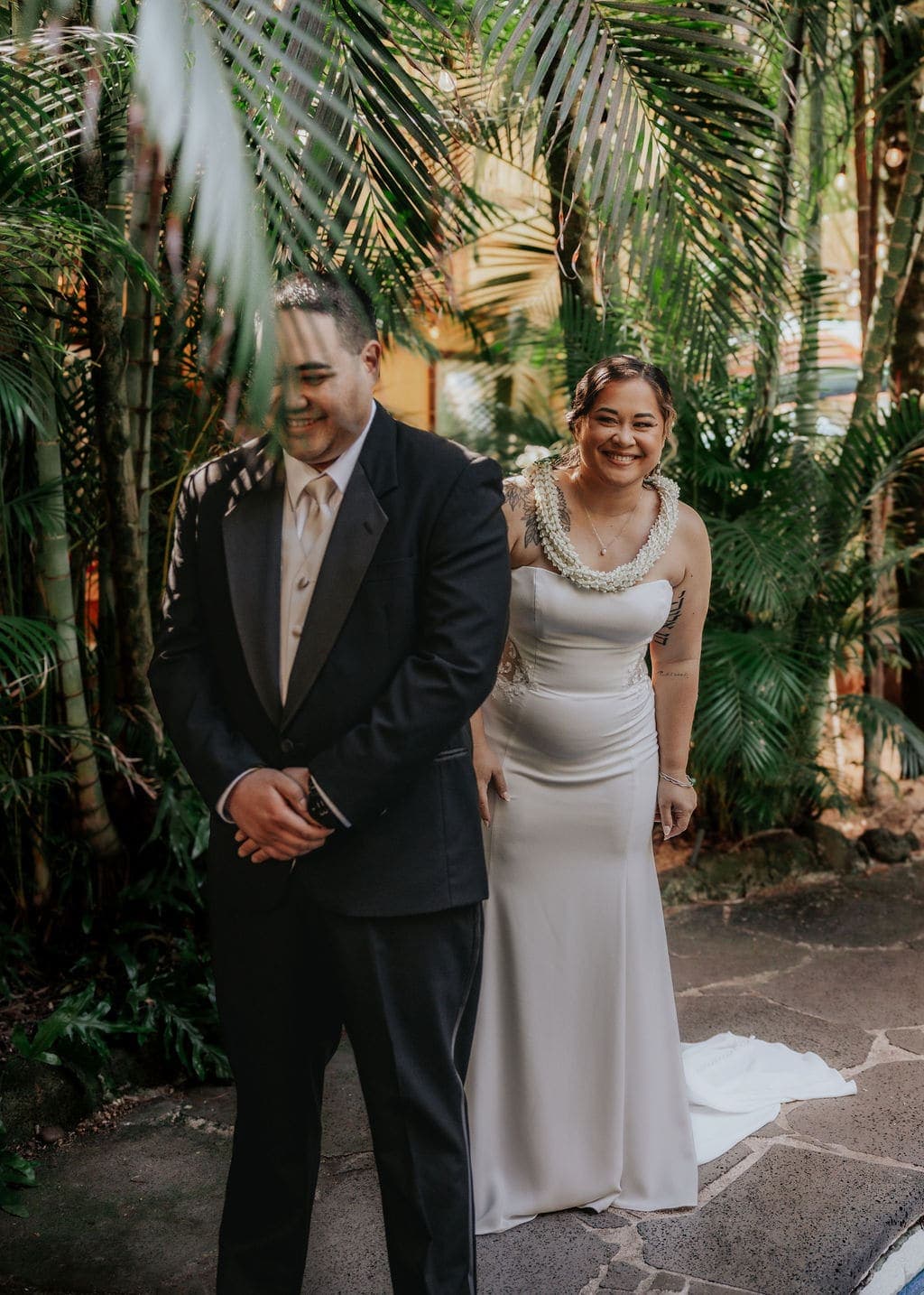 First look moment at an Oahu wedding